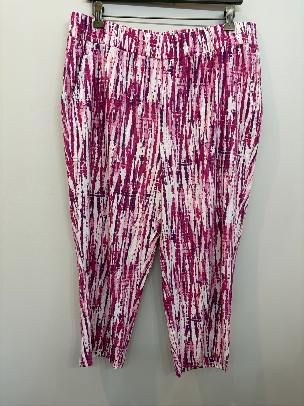 Land N Sea Womens Capri Pants Large White Fushia Pink Tie Dye Artsy Mod Beach